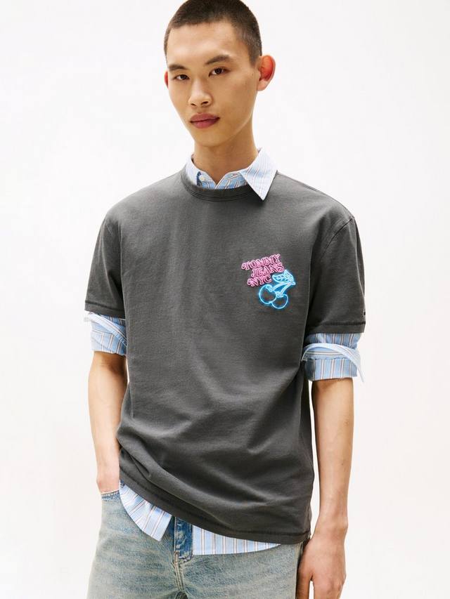 

Футболка Tommy Jeans хлопковая Regular Fit с принтом NYC Fairground Tommy Hilfiger, Black/Multi