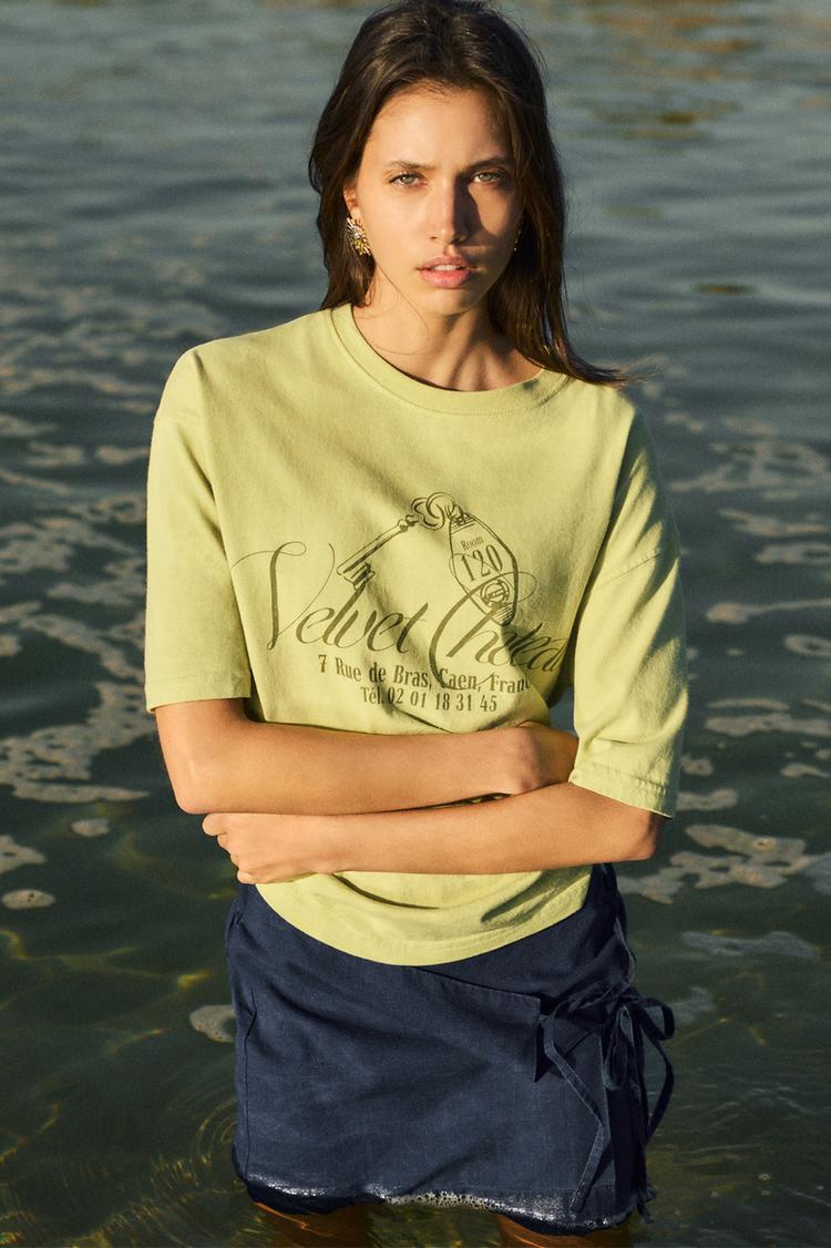 

Футболка с ключевым графическим принтом Pull And Bear, зеленый