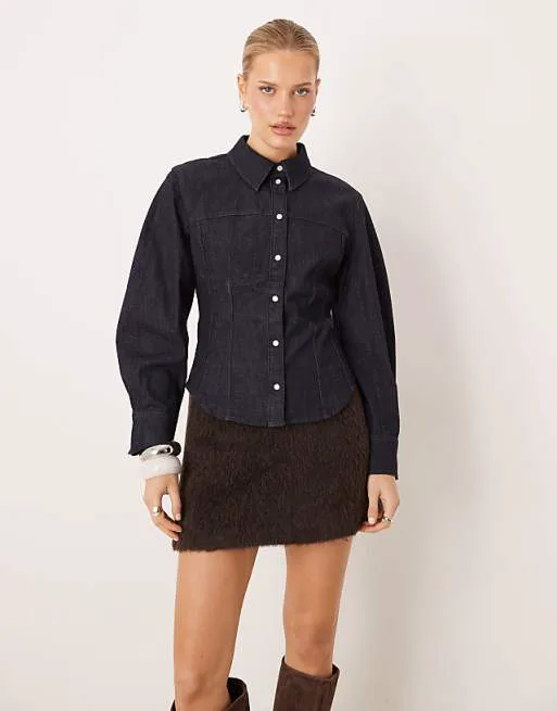 

Джинсовая рубашка с присборенной талией и хлопковым миксом Mango цвета индиго