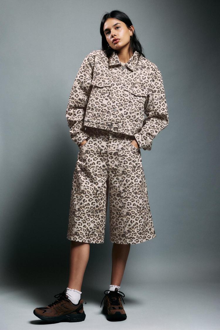 

Куртка свободного кроя с леопардовым принтом Pull And Bear, мультиколор