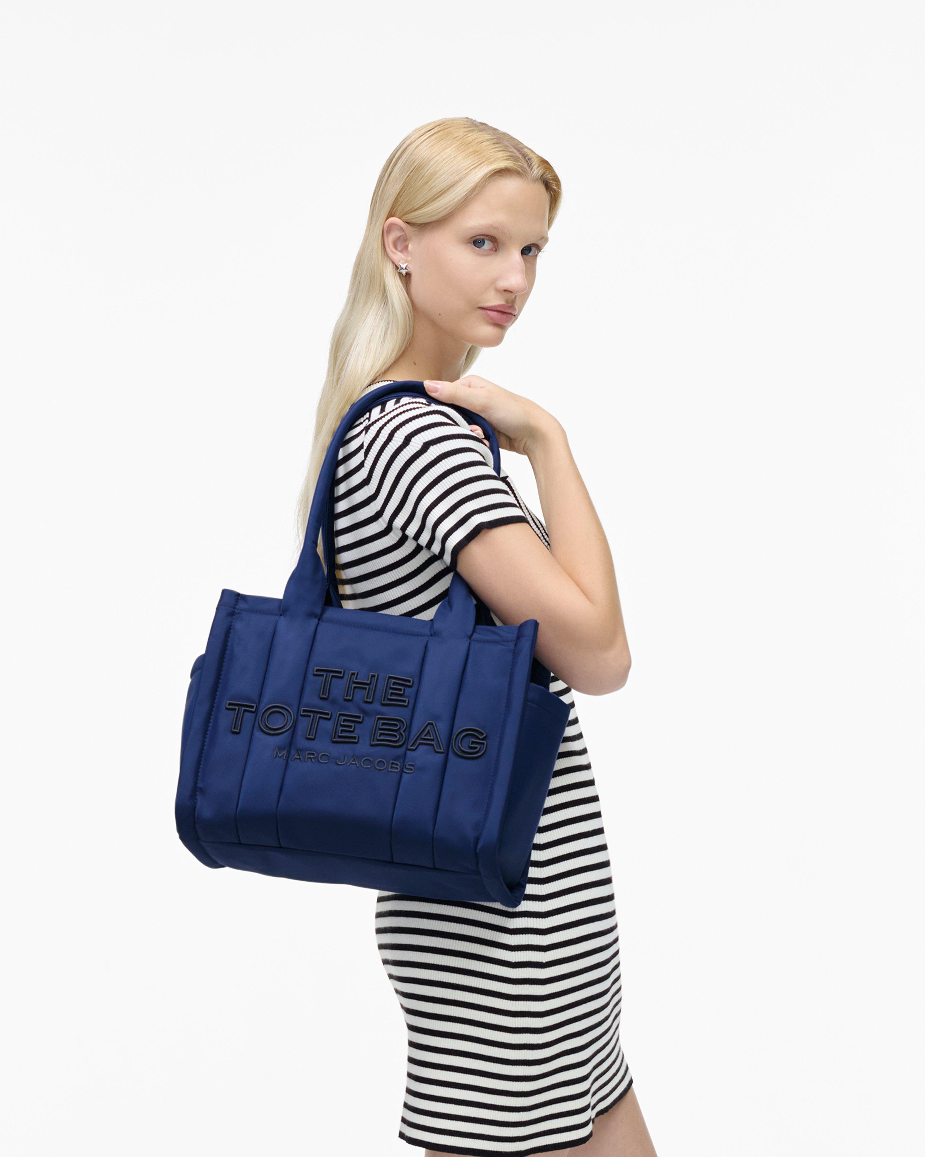 Сумка-тоут среднего размера из пухлого нейлона Marc Jacobs, цвет Blue Sea — фото 2