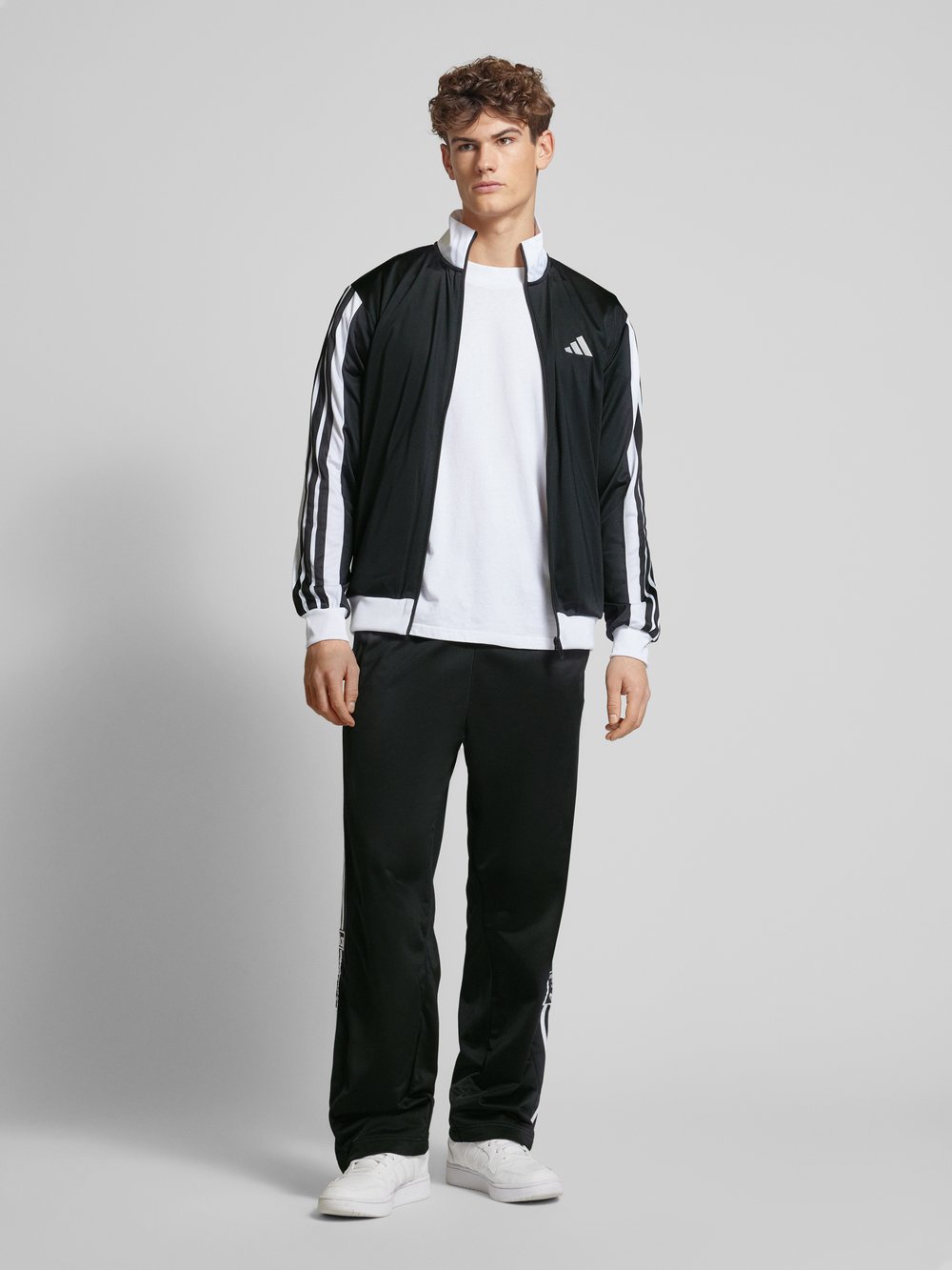 

Спортивная куртка с пришитыми этикетками ADIDAS SPORTSWEAR, черный