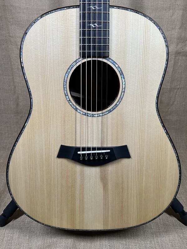 

Акустическая гитара Taylor Custom Grand Pacific Adirondack Spruce/Indian Rosewood