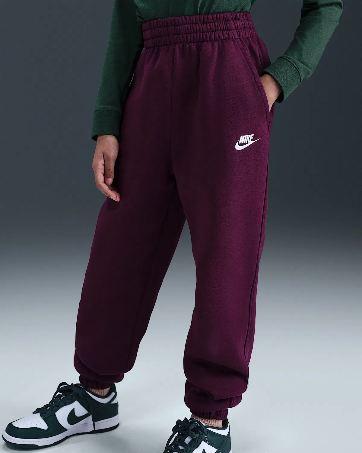 Детские свободные штаны Nike Sportswear Club Fleece, Bordeaux/Bordeaux/White — фото 2