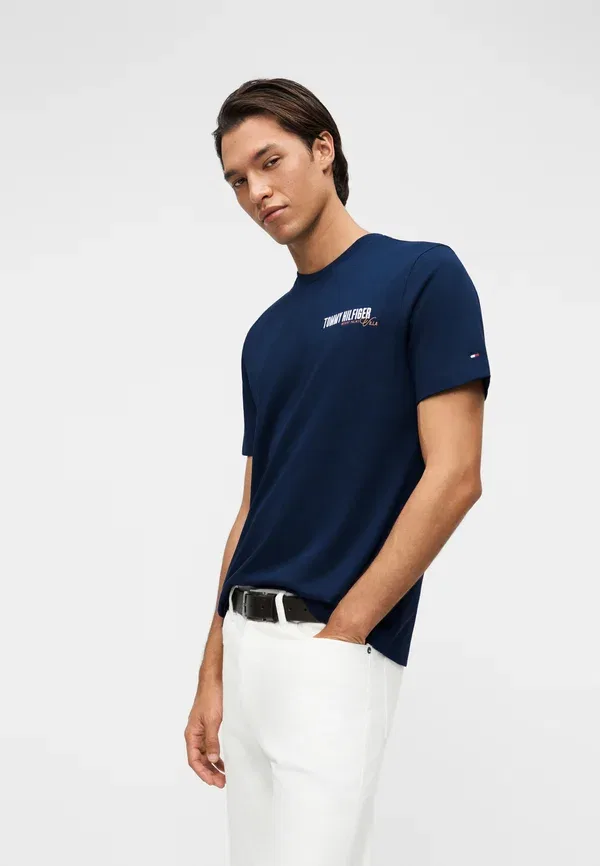 Футболка Tommy Hilfiger Summer Back Graphic Regular Tee Print, угольно-синий — фото 4