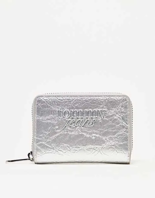 

Серебристый кошелек Tommy Jeans металлик с логотипом