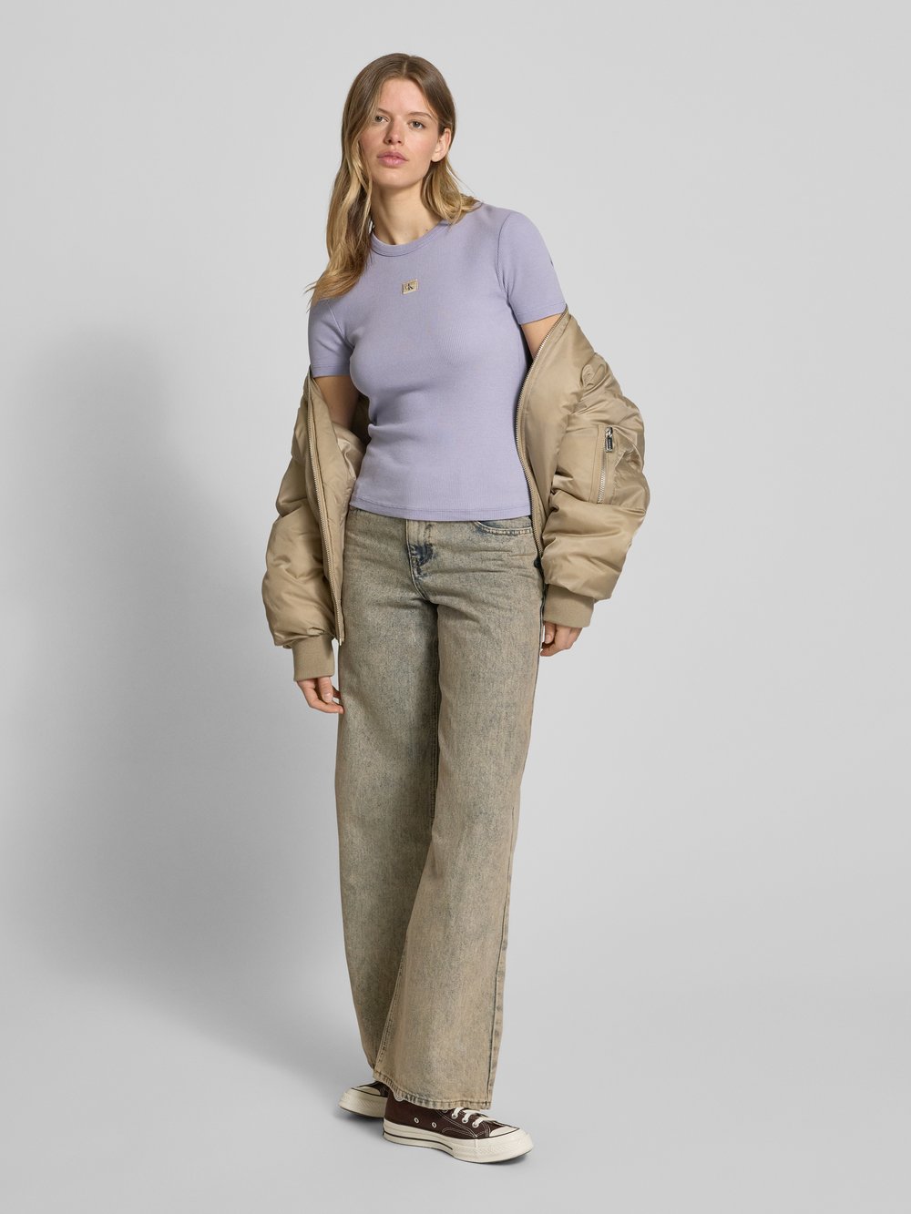 

Футболка с этикеткой Calvin Klein Jeans, сиреневый