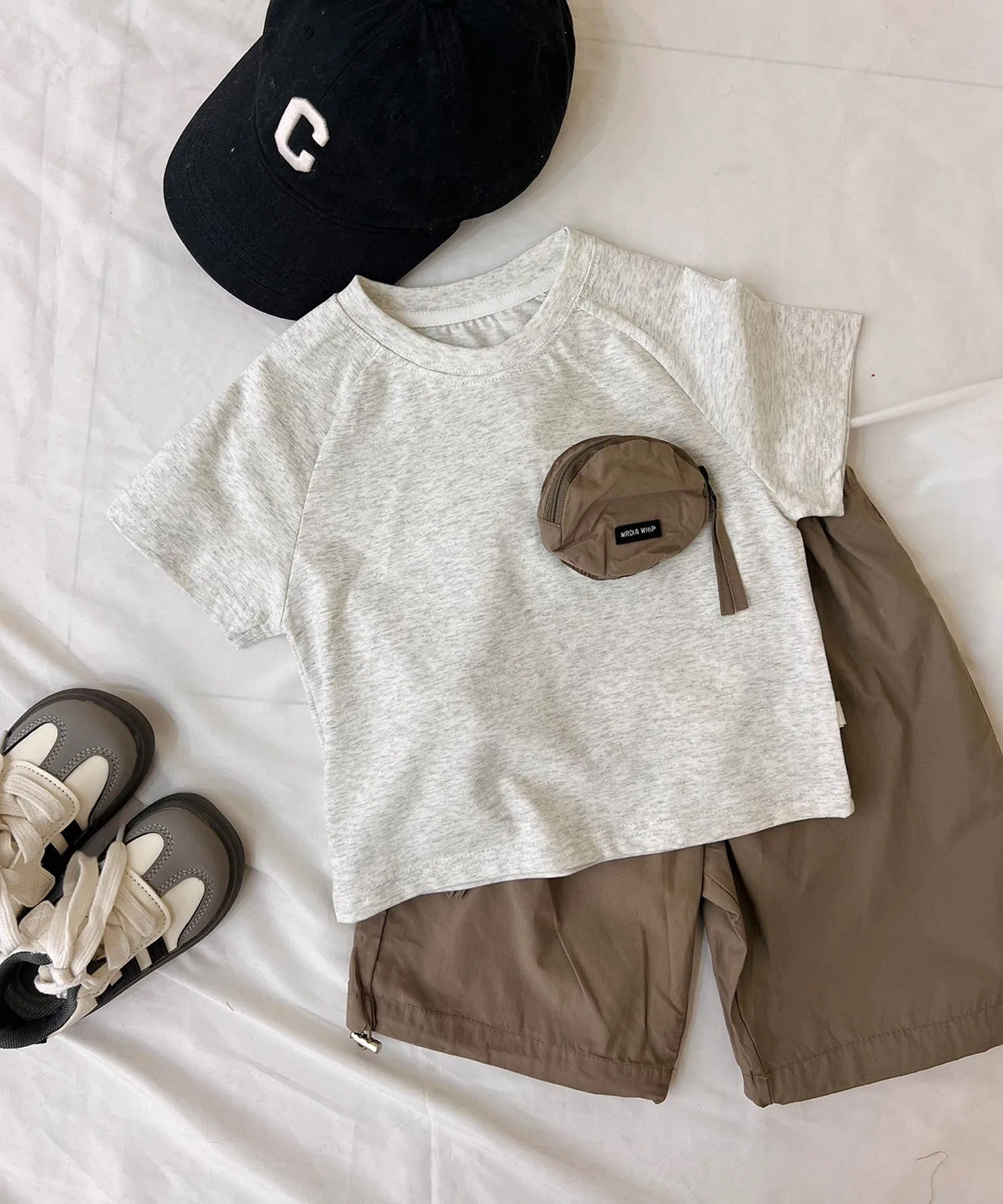 【aimoha-KIDS-】Комплект из футболки и спортивных брюк с карманами (короткий размер) — фото 3