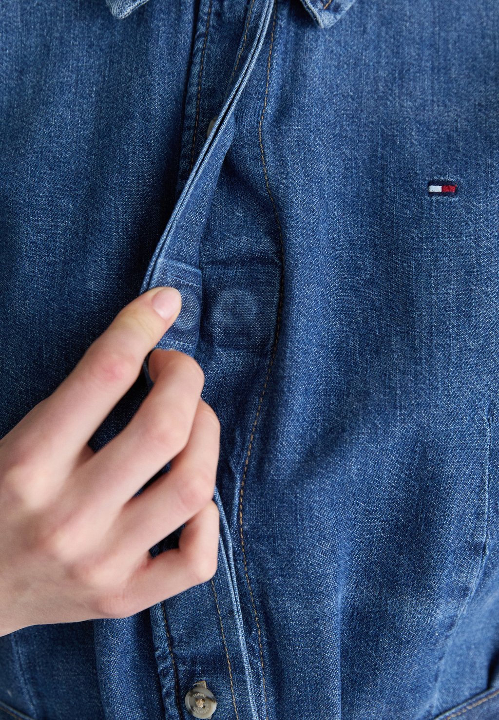 

Платье-рубашка MIDI SHIRT DRESS - Denim dress Tommy Hilfiger, цвет Dark-Blue Denim