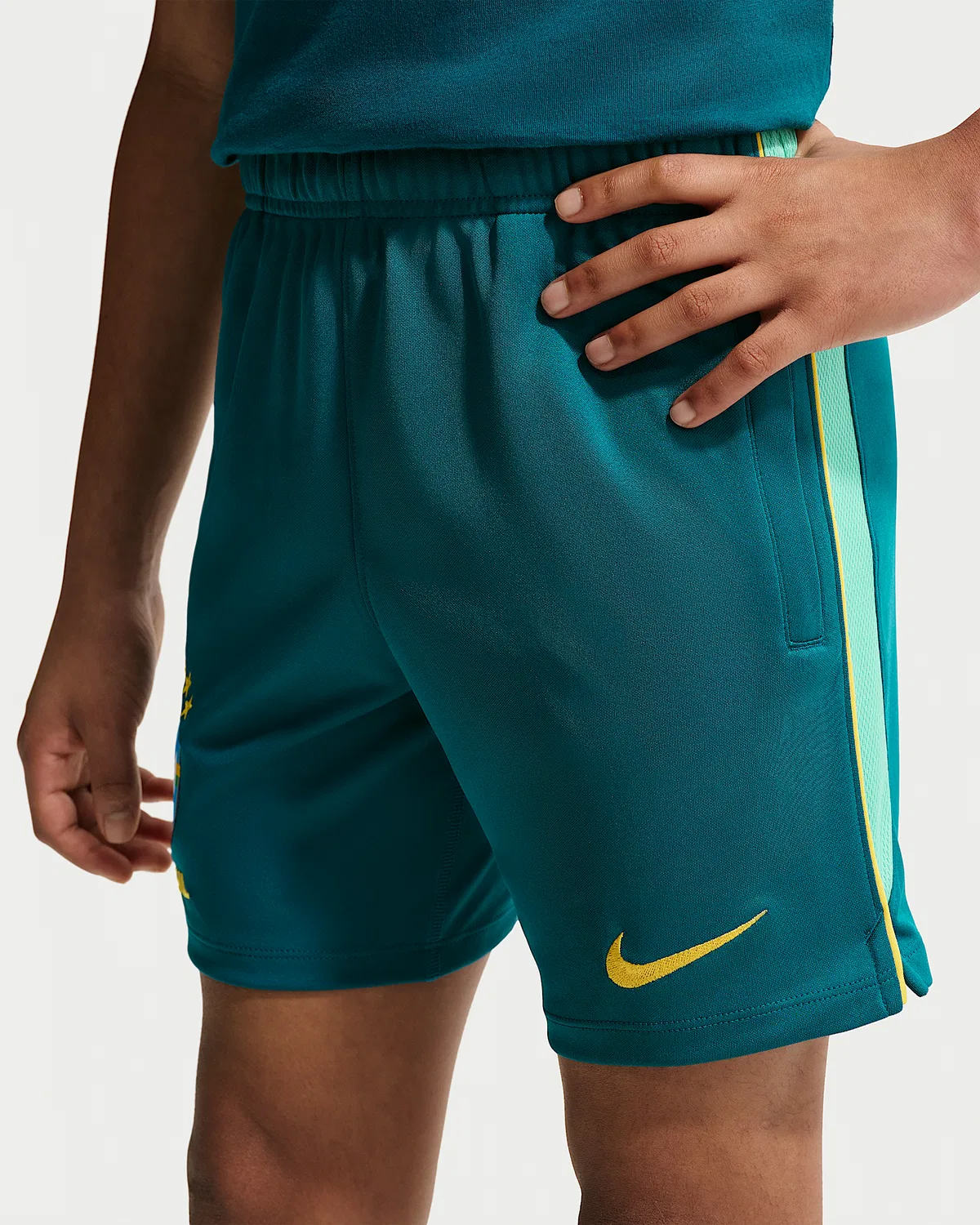 Детские Nike Dri-FIT футбольные шорты Brazil Academy Pro, Geode Teal/Light Menta/Midwest Gold — фото 2