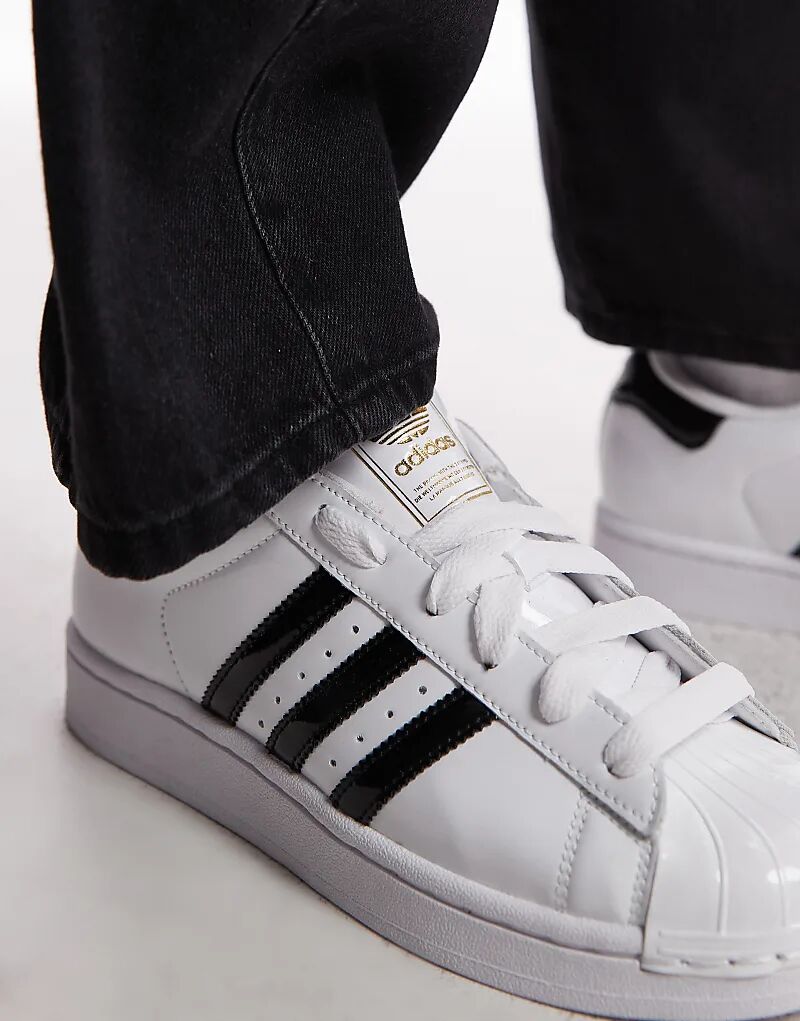 Кроссовки Adidas Originals Superstar II в лакированной белой и черной расцветке — фото 4