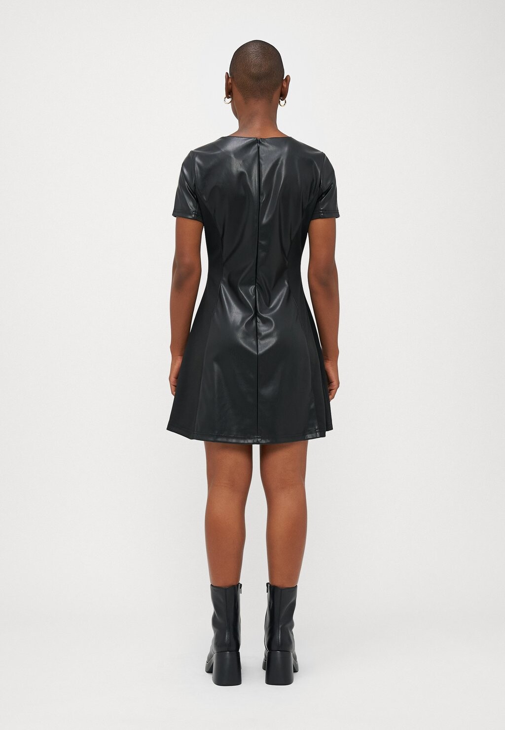 

Повседневное платье ONLMADDY MIX DRESS ONLY Petite, черный