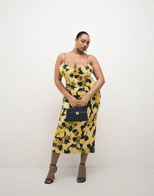 

Желтый сарафан макси на бретельках с хлопково-сатиновым принтом ASOS DESIGN Curve