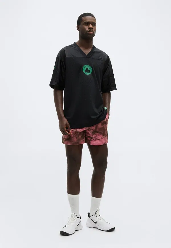 Футболка Nike Performance Boston Celtics Football Print, черный — фото 2