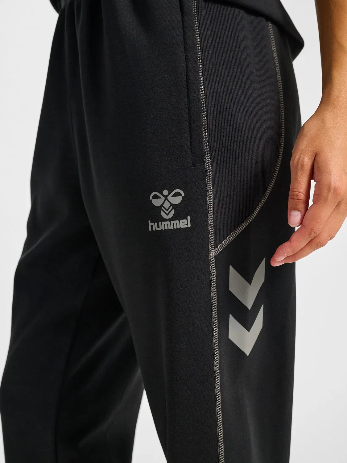 Спортивные штаны с утяжкой Hummel, черный — фото 4