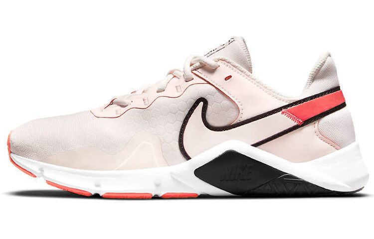 

Кроссовки Nike Legend Essential для женщин