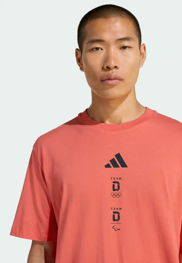 Спортивная футболка с графическим принтом team d Adidas Performance, Semi Lucid Red — фото 3