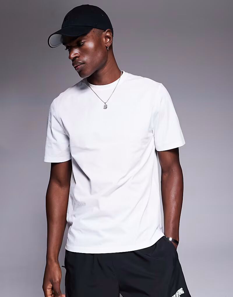 

4505 - Спортивная футболка прямого покроя из быстросохнущей ткани белого цвета