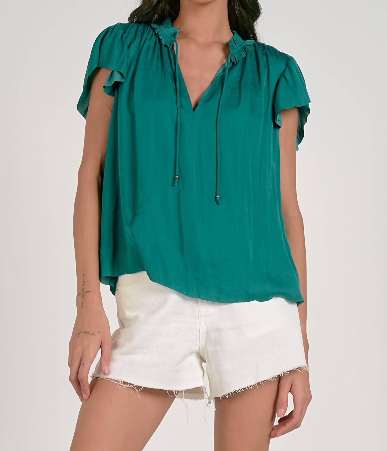 

Топ с оборками на рукавах в зеленом цвете ELAN