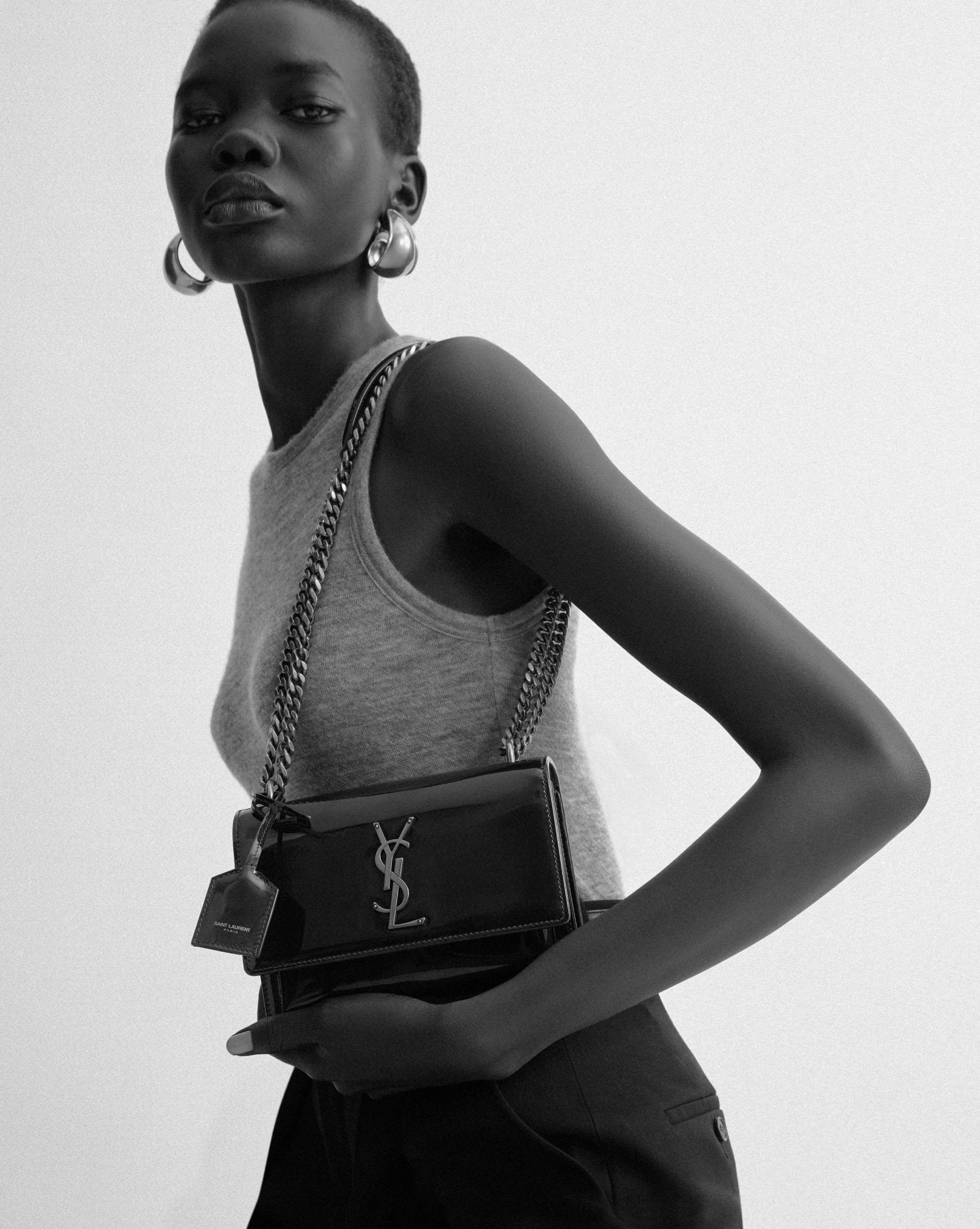 Маленькая сумка SUNSET из кожи с тиснением под крокодила Saint Laurent, коричневый — фото 2
