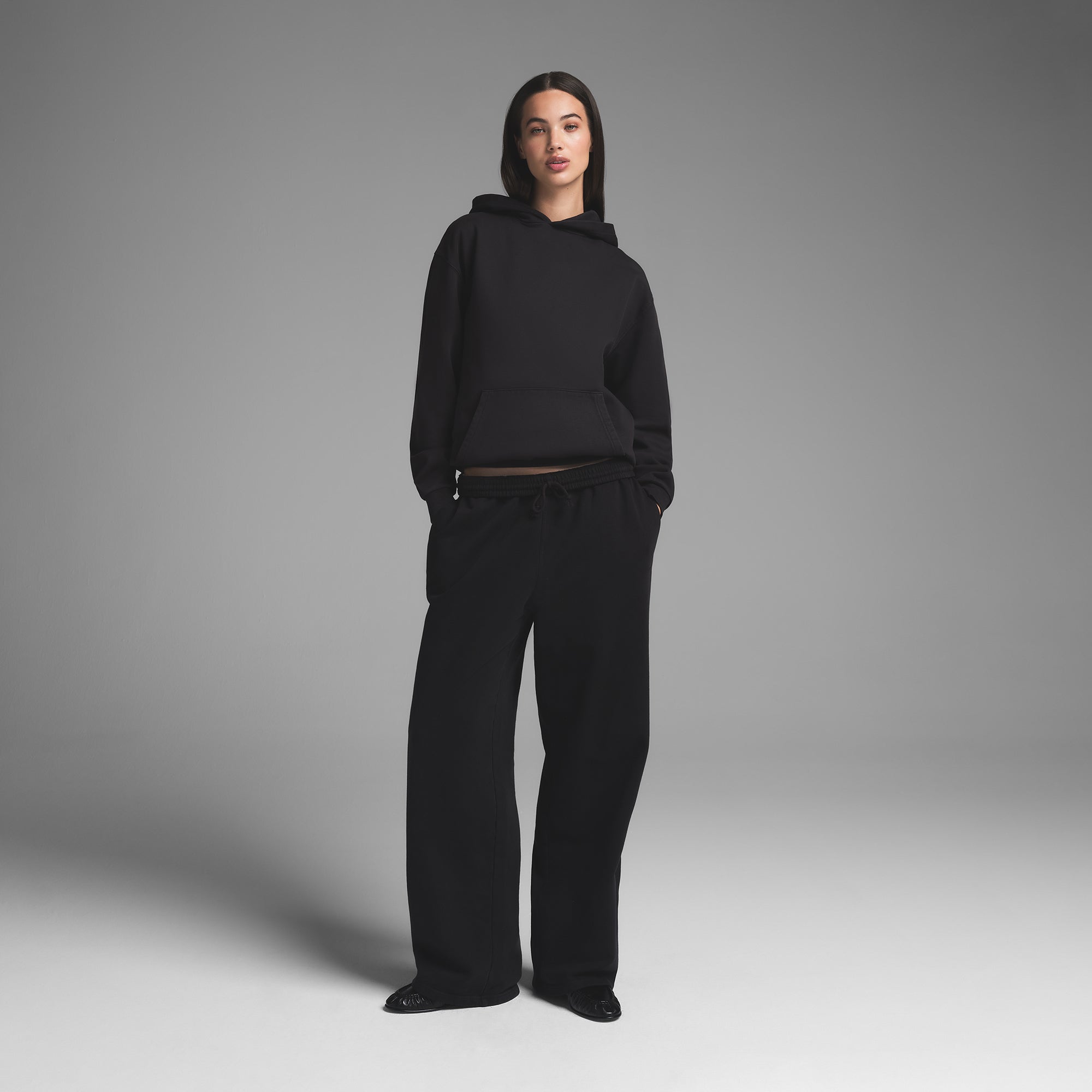 

Толстовка с капюшоном SKIMS, цвет washed onyx