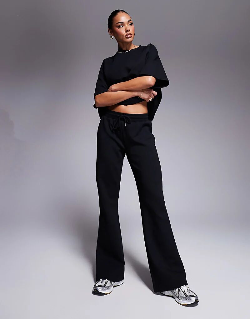 

Расклешенные джоггеры ASOS DESIGN из комбинезона черного цвета
