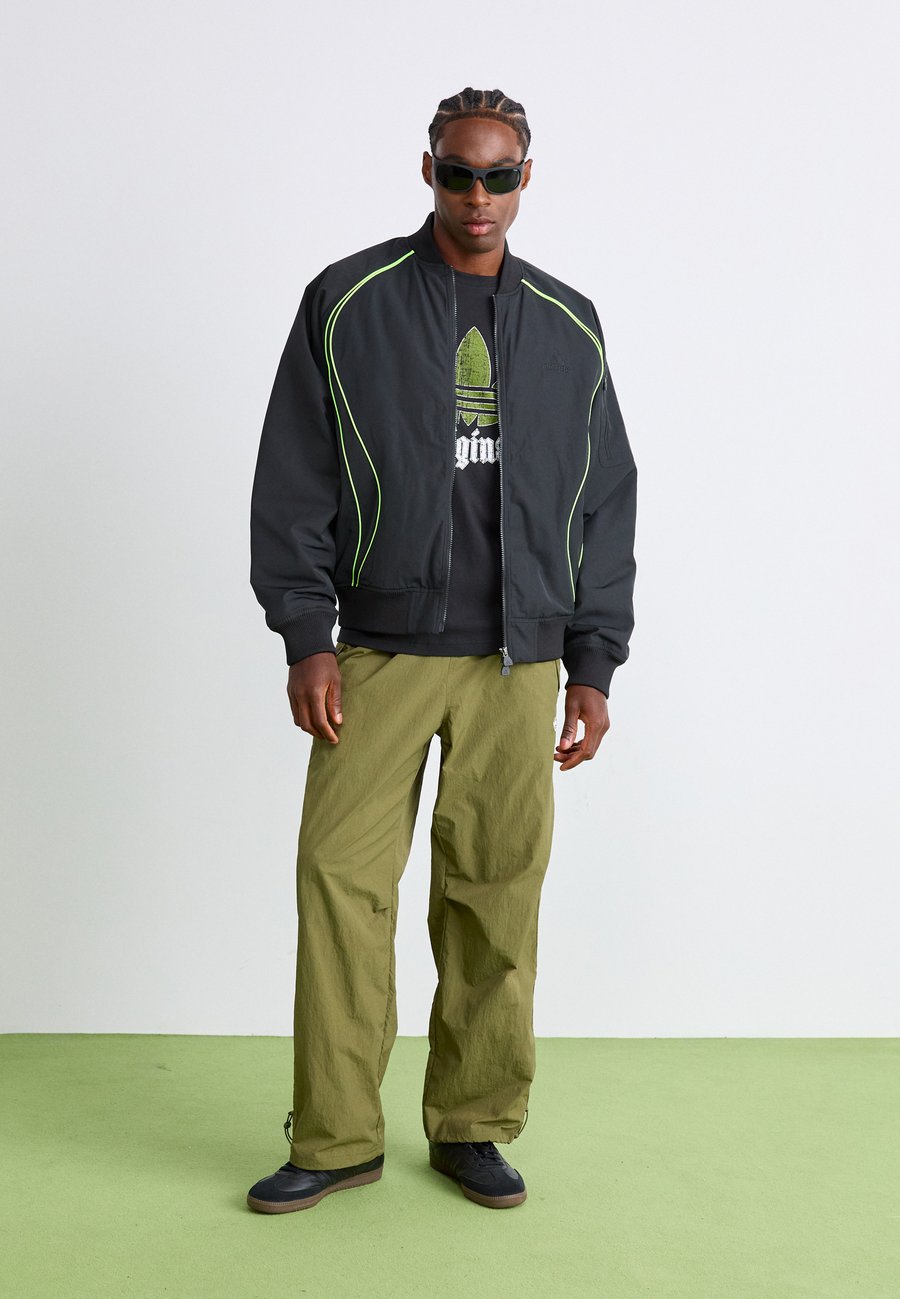 Куртка Adidas Originals TEAMGEIST, Black/Signal Green/Black — фото 2