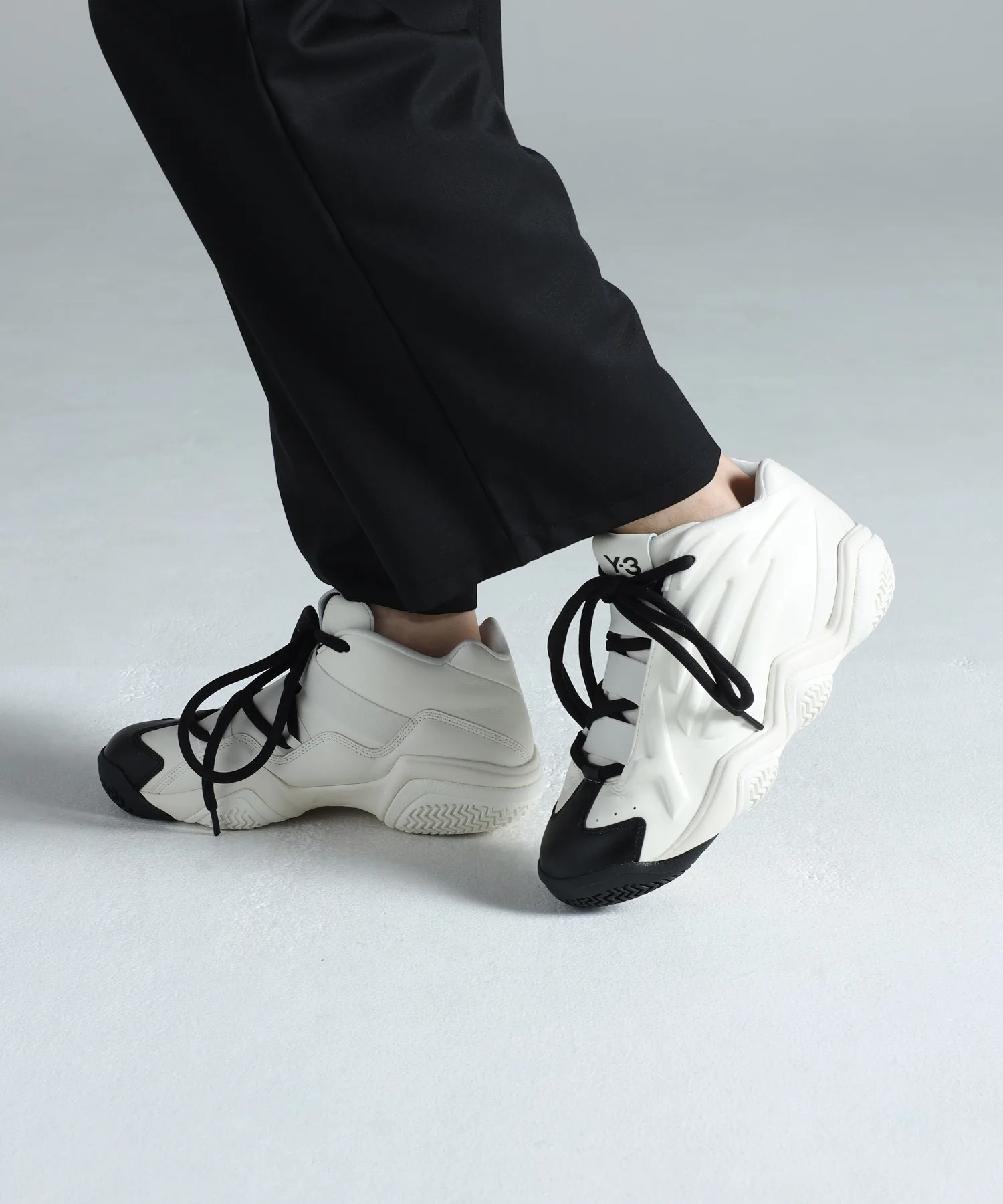 Унисекс высокие кожаные кроссовки Y-3 MEGABALL белые с чёрным — фото 3