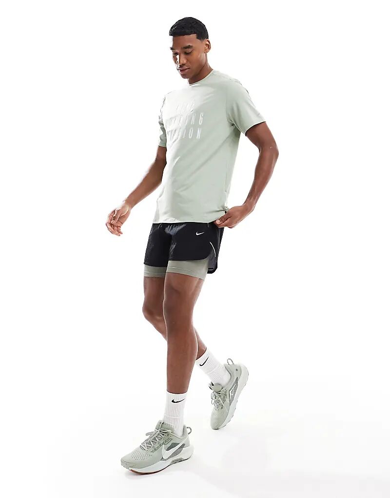 

Шорты Run Division Stride 5 дюймов 2 в 1 черного цвета Nike Running