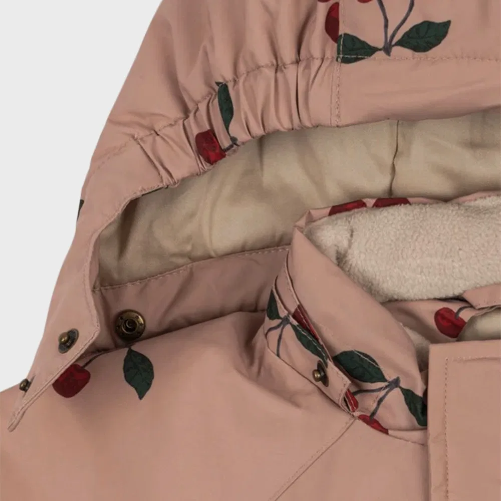 Детский лыжный комбинезон с вишнёвым принтом Nohr Cerise Blush от Konges Sloejd — фото 4