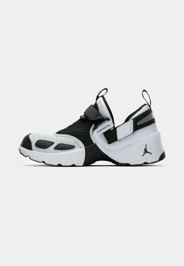 Кроссовки jordan trunner lx Jordan, White/Black/Reflective Silver-Coloured — фото 2