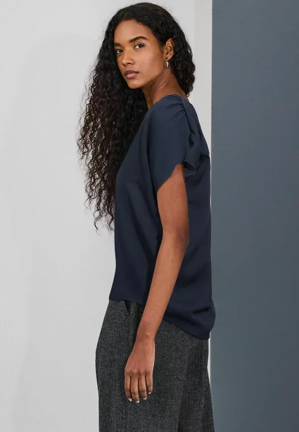 Блуза Next, Regular fit short sleeve v neck blouse, темно-синий — фото 4