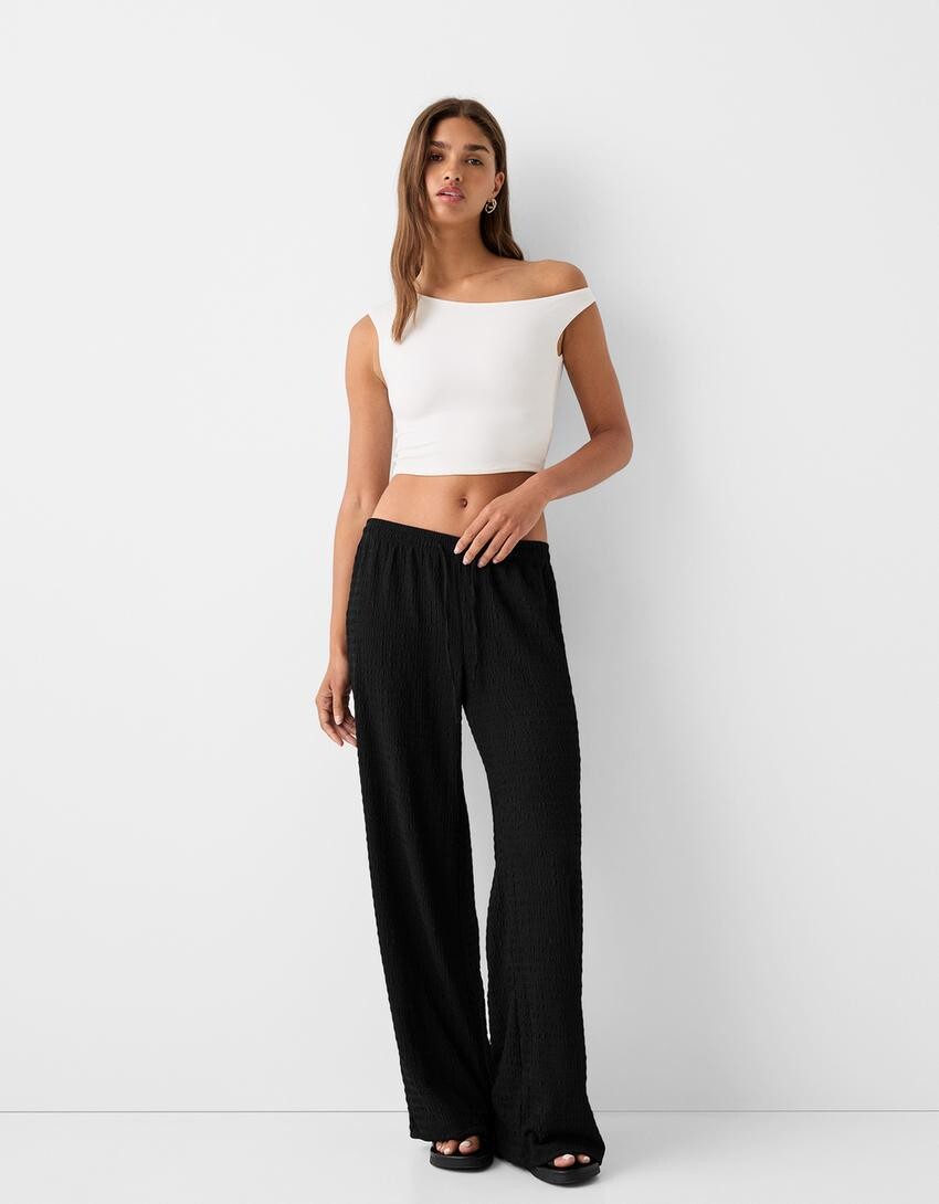 

Брюки прямого кроя из вафельной вязки Bershka, черный