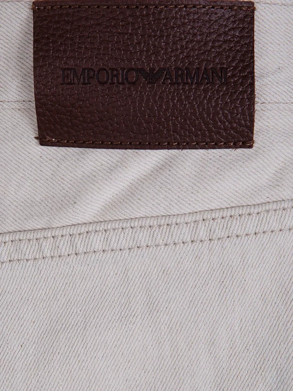 Джинсы с логотипом-нашивкой и заутюженными складками EMPORIO ARMANI, бежевый — фото 3