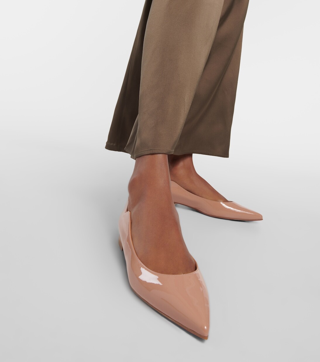 Горячие лакированные балетки chickita Christian Louboutin, бежевый — фото 4