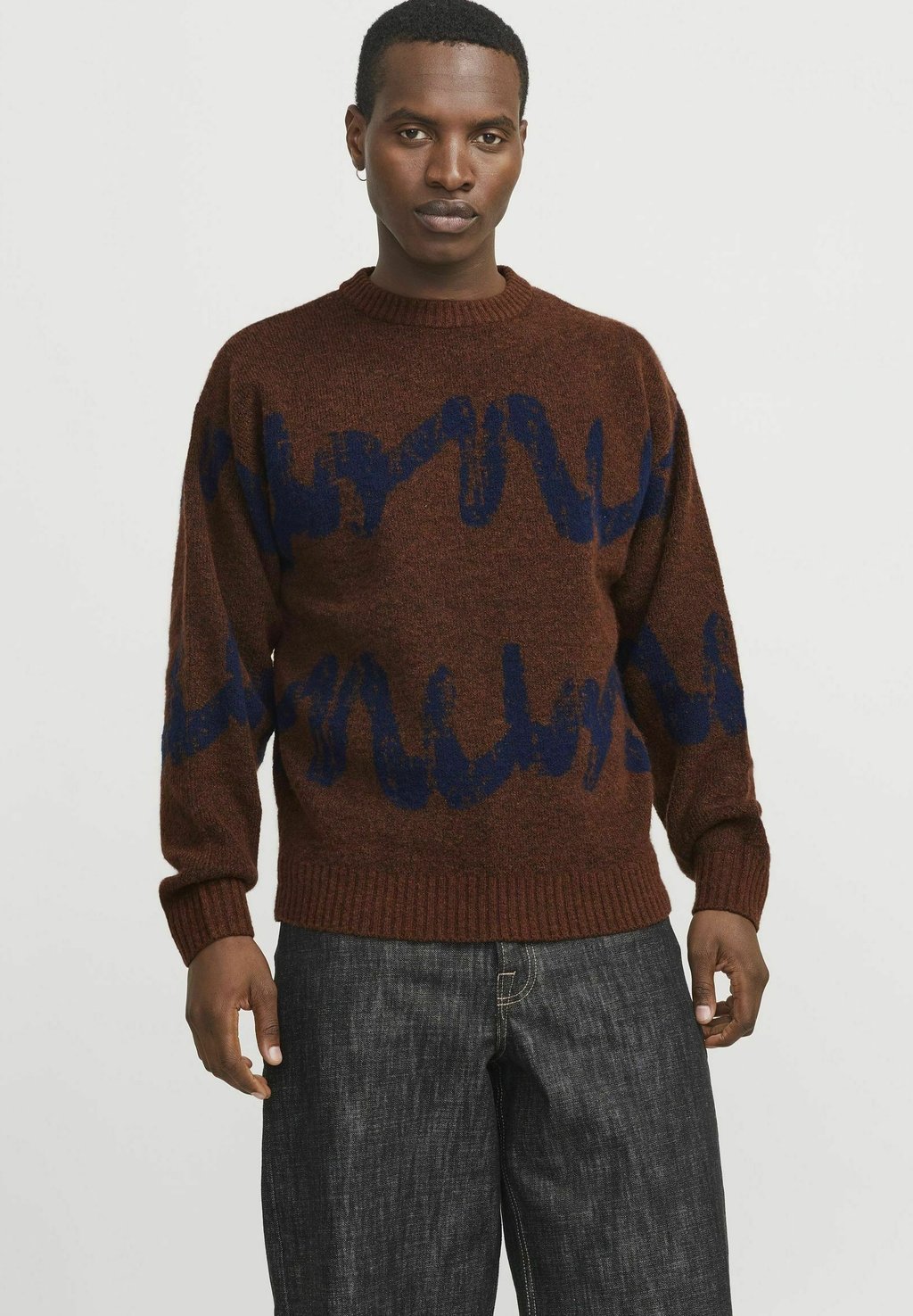 

Свитер JOROLLIE CREW NECK Jack & Jones, коричневый