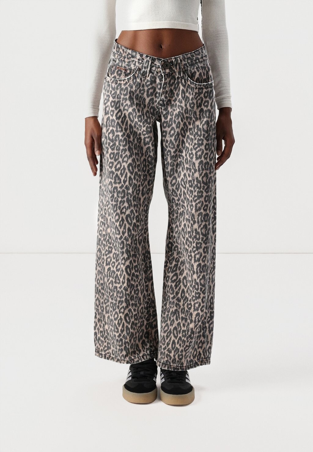 

Джинсы прямого кроя KAYLA LEOPARD BDG Urban Outfitters, песочный