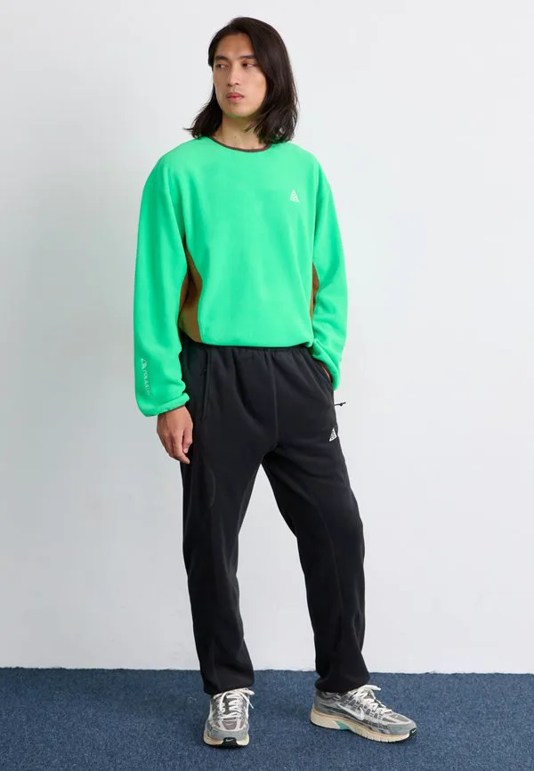 Брюки от спортивного костюма wolf tree pant Nike Acg, Black/Anthracite — фото 2
