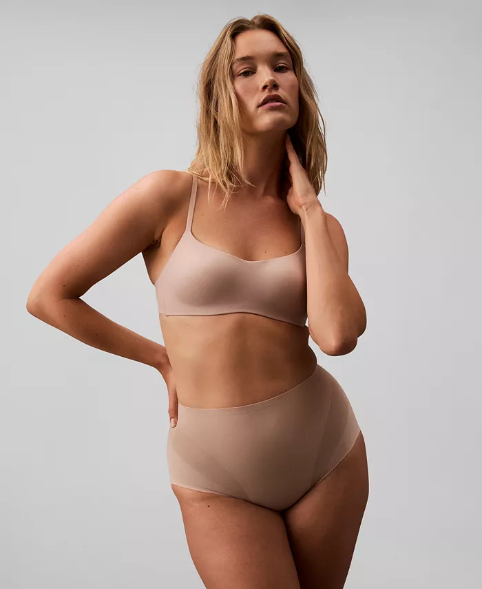 

Женское утягивающее нижнее белье Stay-Put Firm Mesh Brief QF8166 Calvin Klein, коричневый