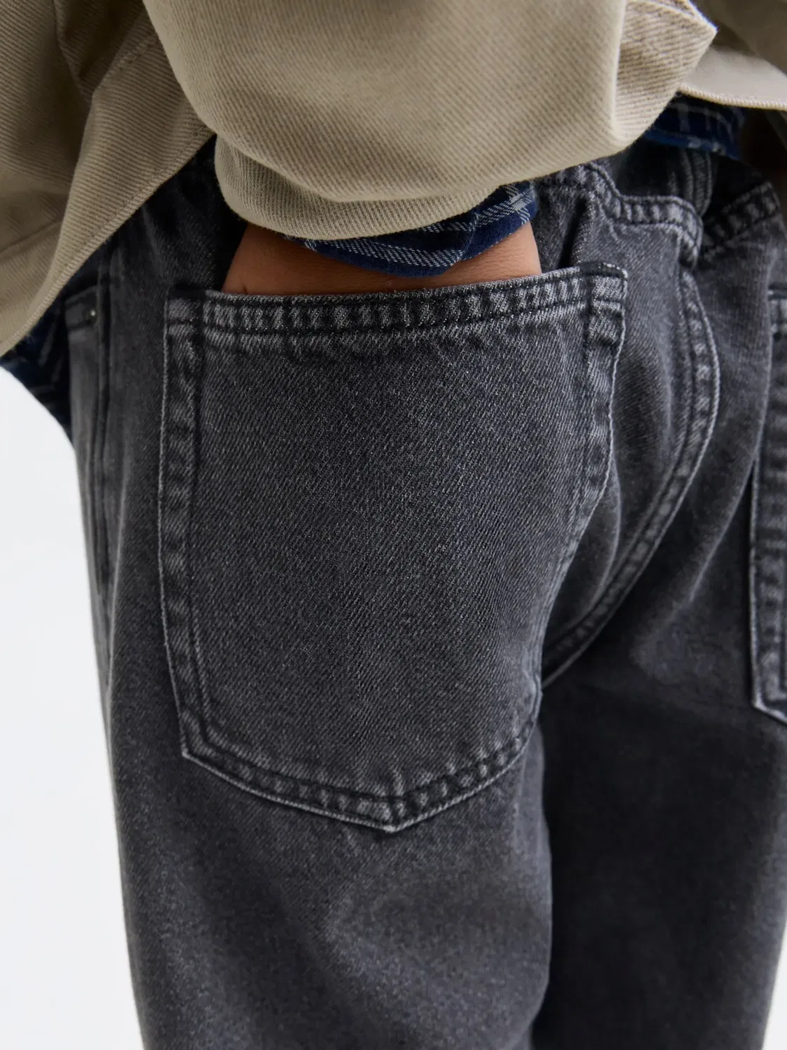 Джинсы свободного кроя JACK & JONES Junior, черный деним — фото 4