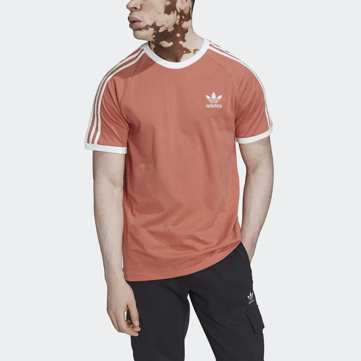 

Футболка Adidas Originals "ADICOLOR CLASSICS 3-ПОЛОСКИ", цвет Magear