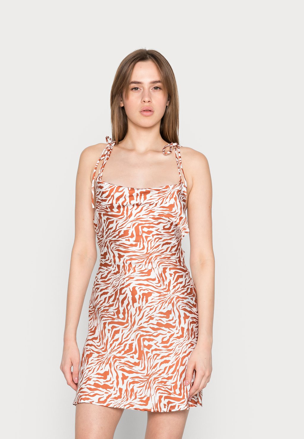 

Повседневное платье TIE BACK MINI COWL DRESS Glamorous, мультиколор