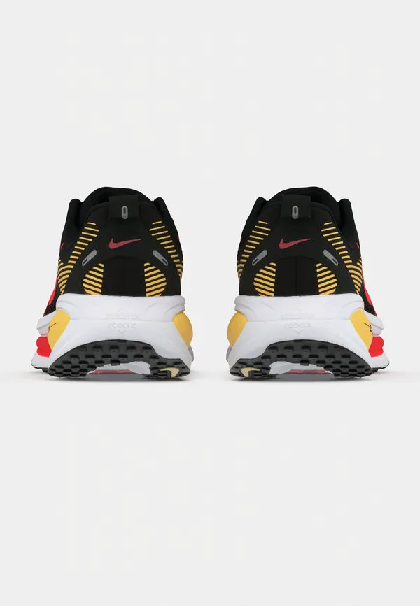 Кроссовки для бега по шоссе vomero 18 Nike Performance, Black/Bright Crimson/Light Crimson/Topaz Gold-Coloured/White/Team Red — фото 4