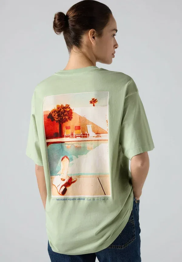 Футболка с принтом Levi's Vintage fit tee print t-shirt, lse_batwing badge ca, зеленый — фото 3