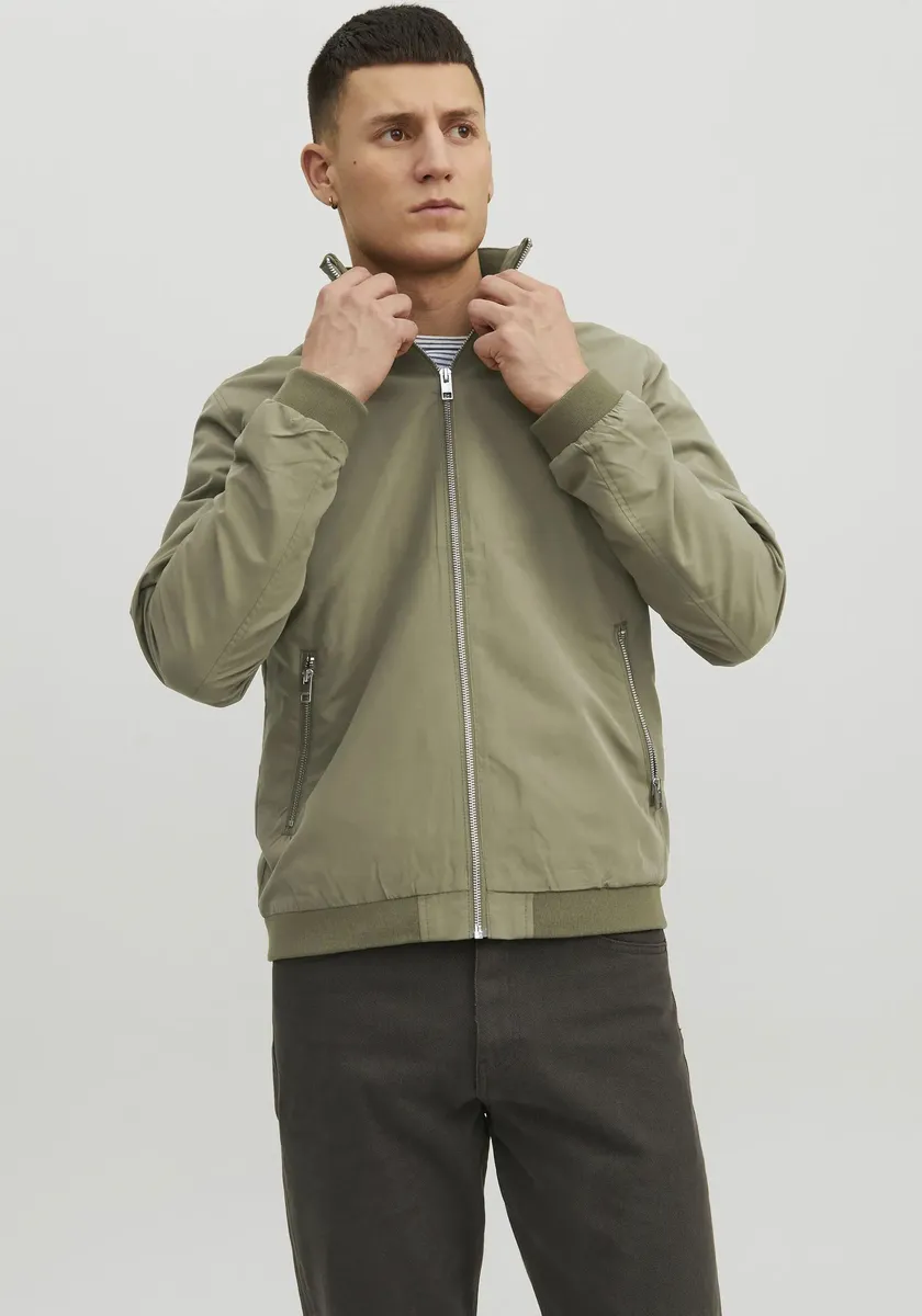 

Блузон Jack & Jones "JJERUSH HARRINGTON BOMBER NOOS", зеленый