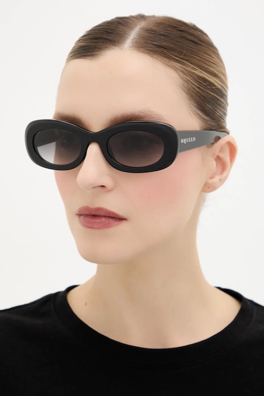 

Солнцезащитные очки Alexander Mcqueen, черный