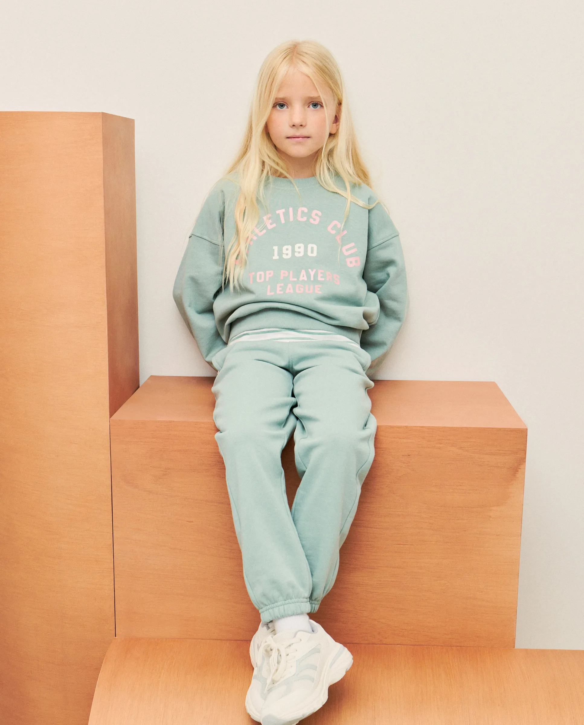 

Базовые детские брюки из флиса однотонного цвета Kids El Corte Inglés, зеленый