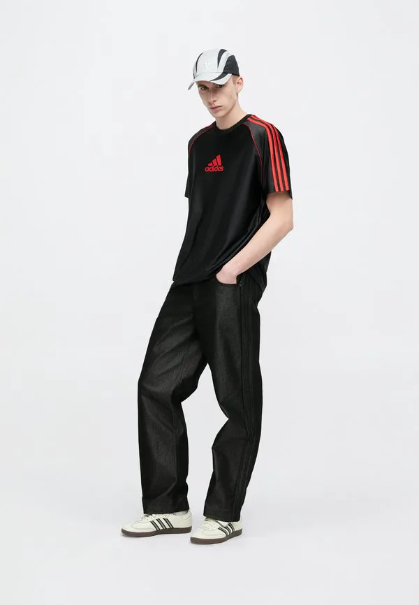 Футболка с принтом bos Adidas Originals, Black/Better Scarlet — фото 3