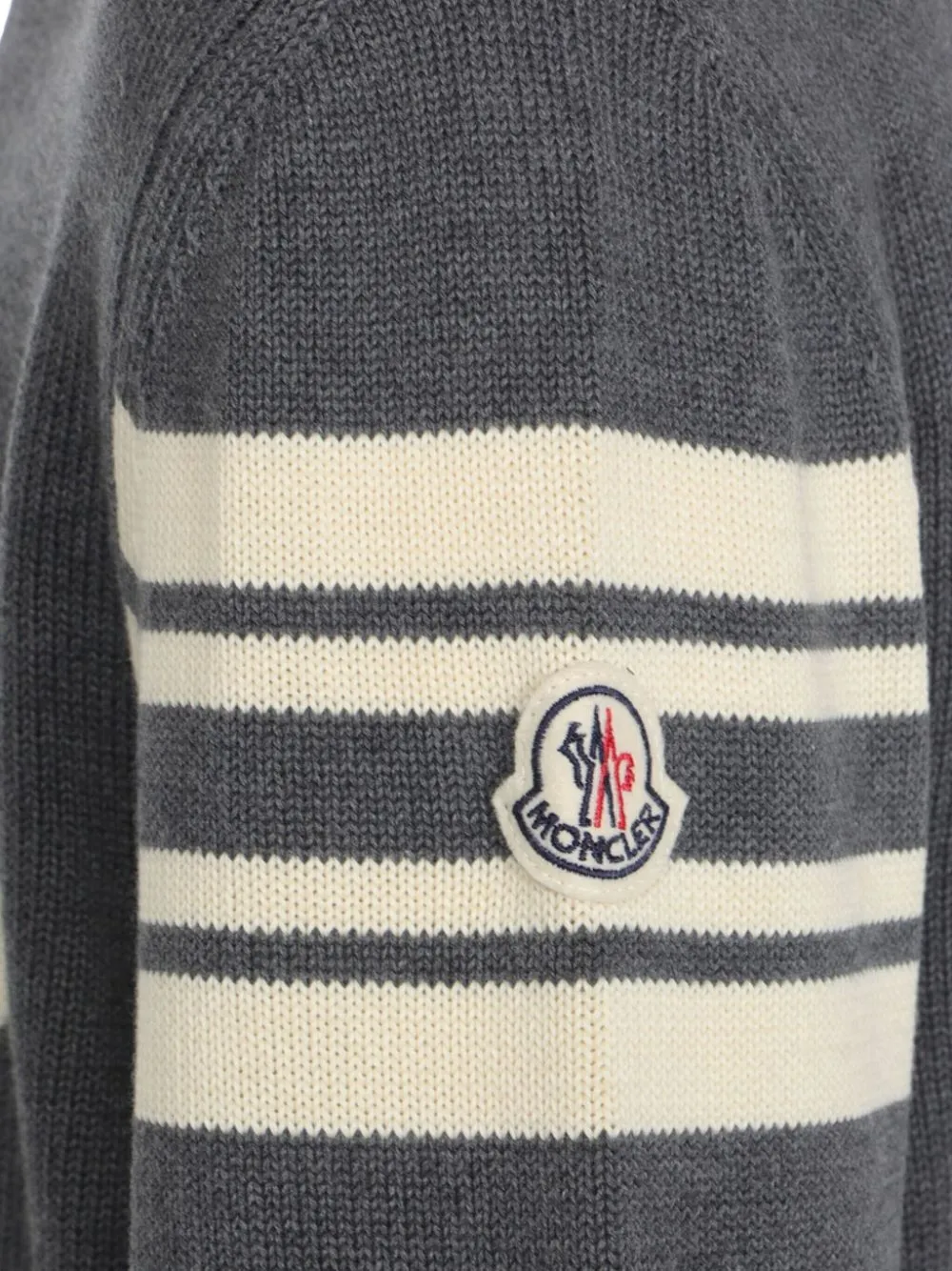 Полосатый свитер с вышитым логотипом на рукавах MONCLER, серый — фото 3