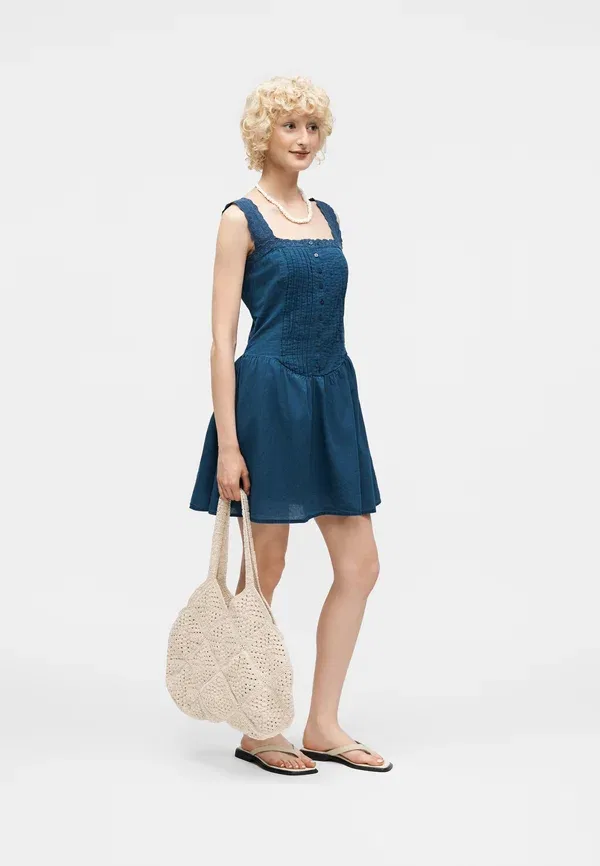 Платье-рубашка Pintuck dropwaist dress day dress Gap, голубой деним — фото 2